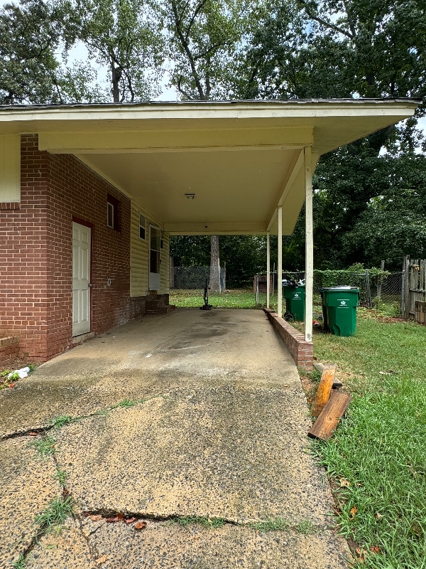 Building Photo - 4821 Thornwood Rd