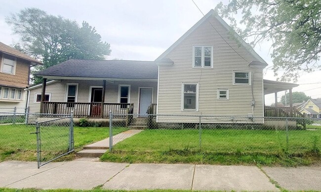 Building Photo - 1802 Madison Ave SE