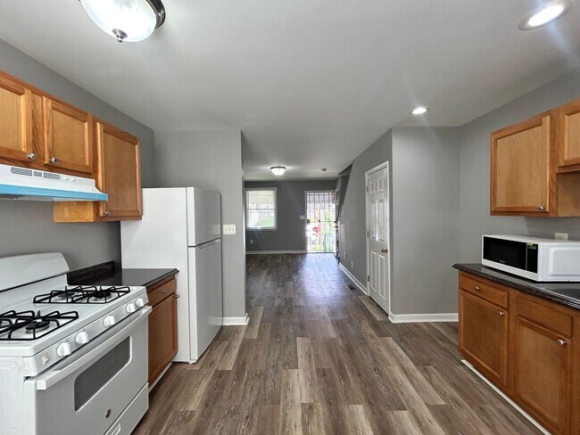 Building Photo - 3207 Ingleside Ave