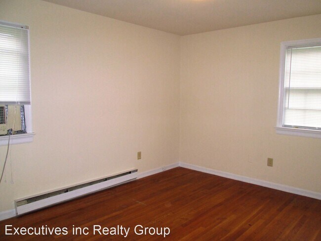 Building Photo - 3 br, 1.5 bath House - 813 McDowell Road