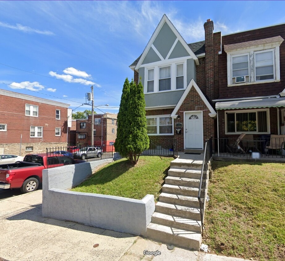 Primary Photo - 1954 Plymouth St