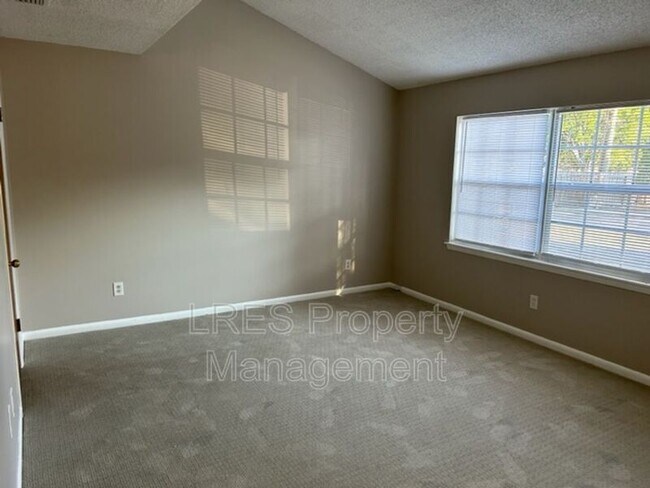 Foto del edificio - 816 W 25th St