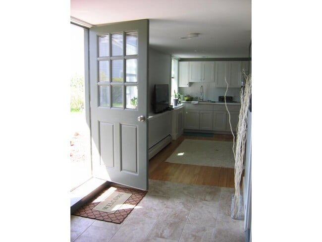 Building Photo - 11 Great Boars Head Ave