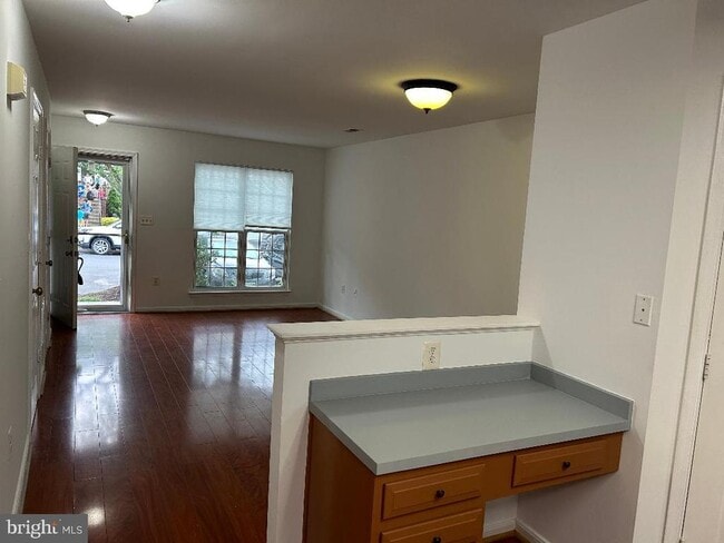 Foto del edificio - 42994 Beachall St