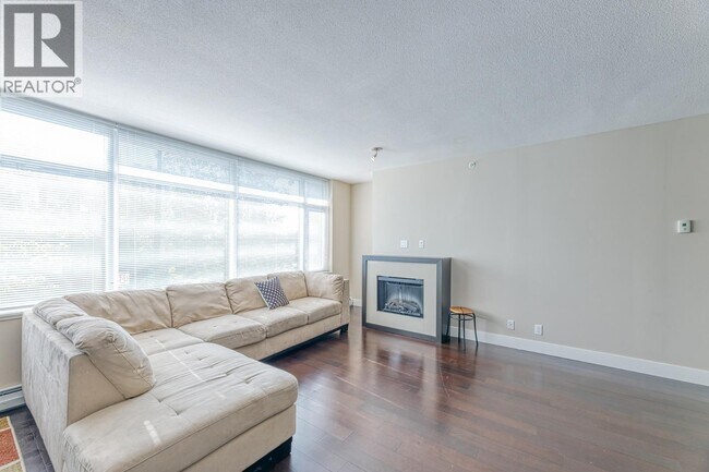 Photo du bâtiment - 1320 Chesterfield Ave