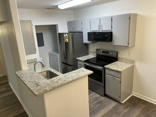 Building Photo - First Floor One Bedroom- Plantation Point Condo