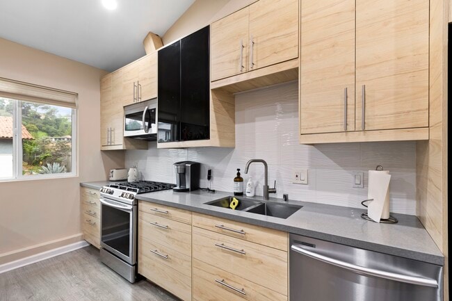 Building Photo - 11429 Dona Pegita Dr