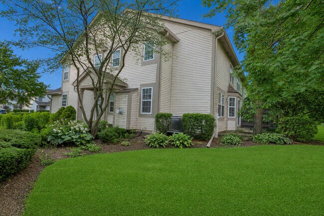 Building Photo - 651 Lancaster Cir
