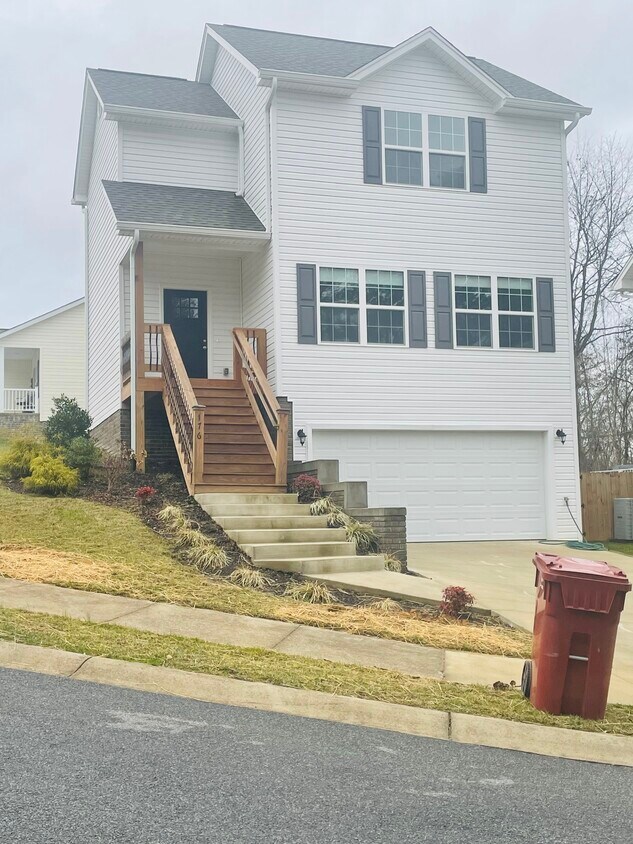 Foto principal - 176 Ridge Pointe Dr