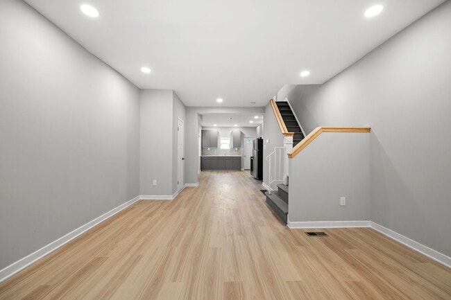 Building Photo - ???Newly Renovated MODERN 3BR and 2.5Bath ...