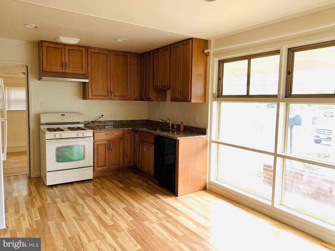 Primary Photo - 5403 Clifton St