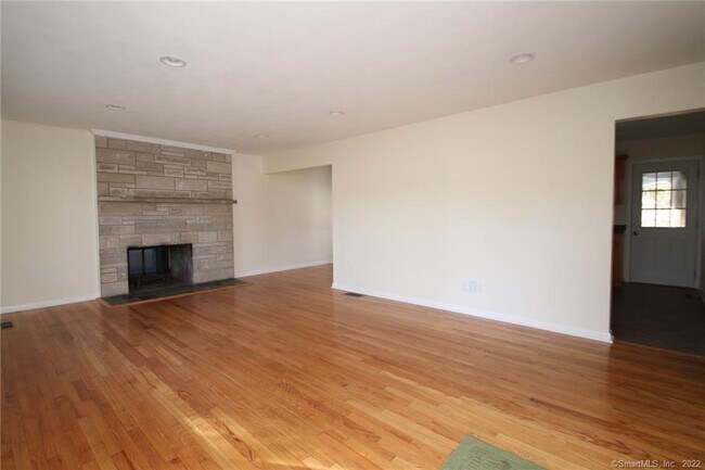 Foto del edificio - 24 High Acres Rd