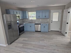 Building Photo - 111 Hollyhill Dr