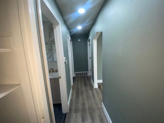 Foto del edificio - 8435 Westwood St