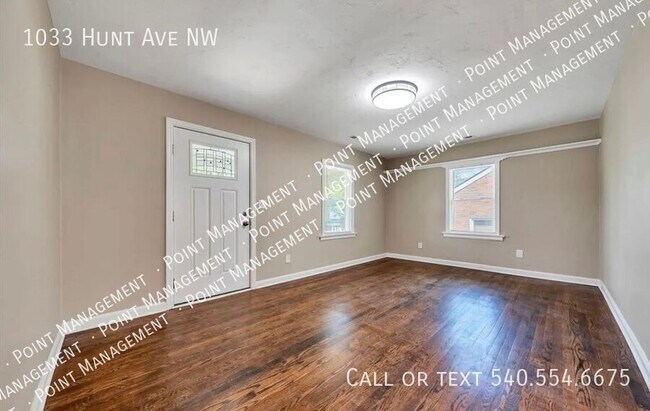 Foto del edificio - 1033 Hunt Ave NW