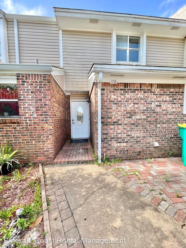 Building Photo - 2 br, 1.5 bath House - 718 Legion Drive