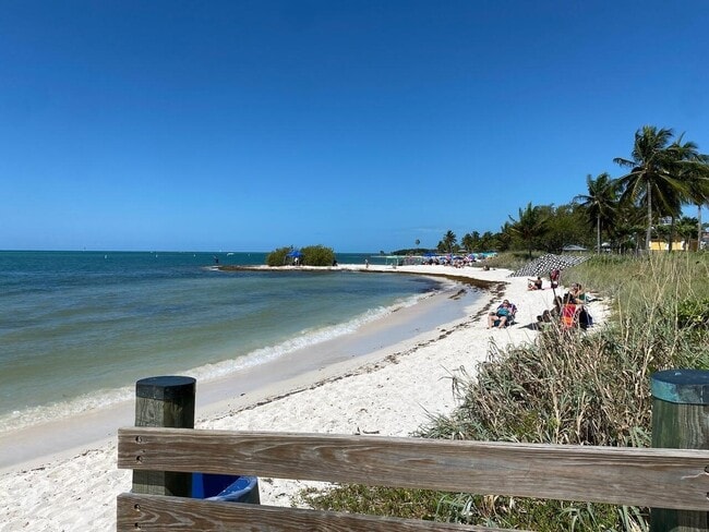 Building Photo - 605 Sombrero Beach Rd