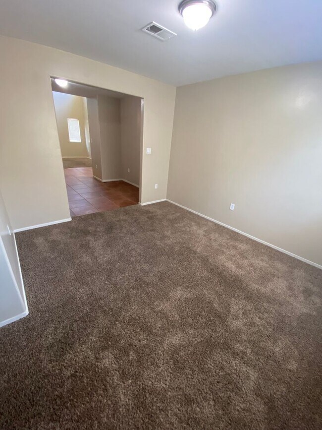 Foto del edificio - Amazing 5 Bedroom home off of Buena Vista & Panama Lane!
