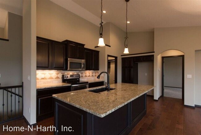 Building Photo - 4 br, 3 bath House - 1300 N. Spring Ridge