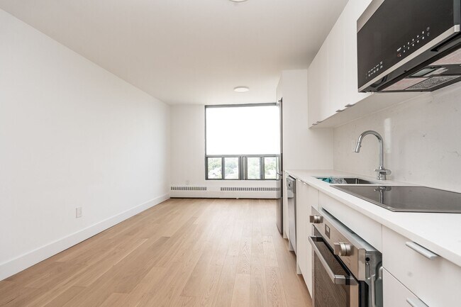 Photo du bâtiment - 798-800 Richmond St West