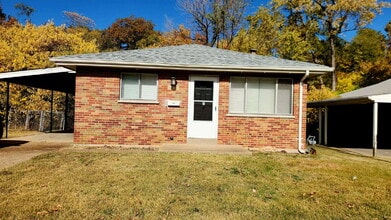 Building Photo - 6657 Kenwood Dr