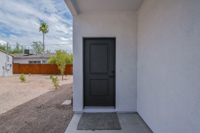 Foto del edificio - 830-832 E. 7th St. ( 830-1, 830-2, 832 )