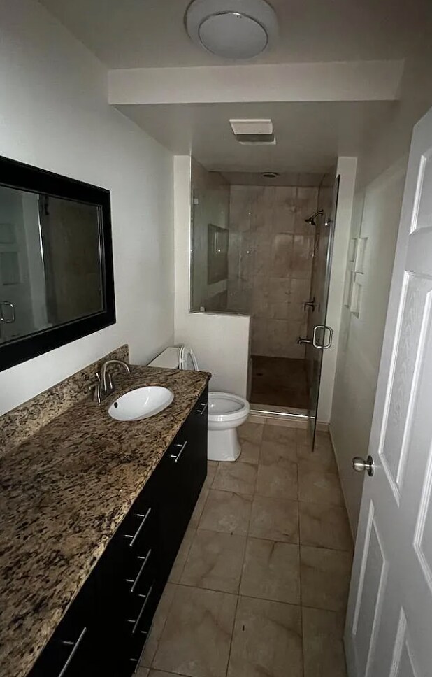Bathroom - 1243 N Kenmore Ave