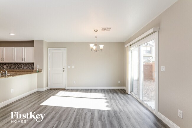 Foto del edificio - 11036 Camden Bay St