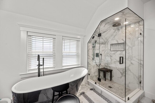 Foto del edificio - 484 Ashmont St