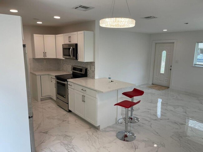 Foto del edificio - 372 NW 4th Ct