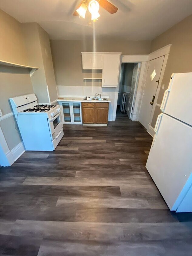 Foto principal - 3700-3706 E Pulaski Ave
