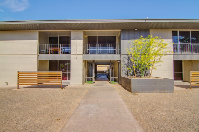 Foto del edificio - 819 N Revere