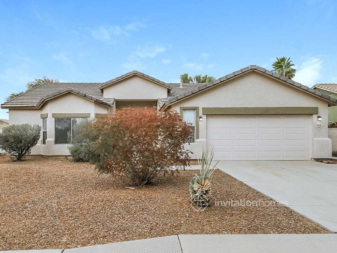 Primary Photo - 984 N Martingale Rd