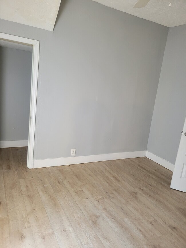 Building Photo - 370 Clarendon Ave