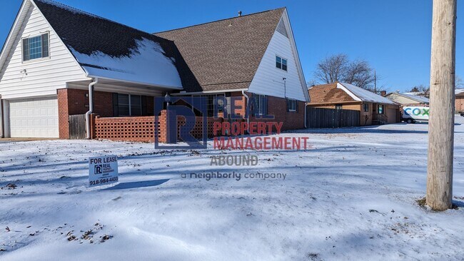 Building Photo - Unique Home in Great Location