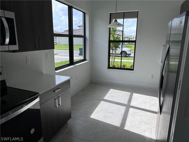 Foto del edificio - 5665 Cassidy Ln