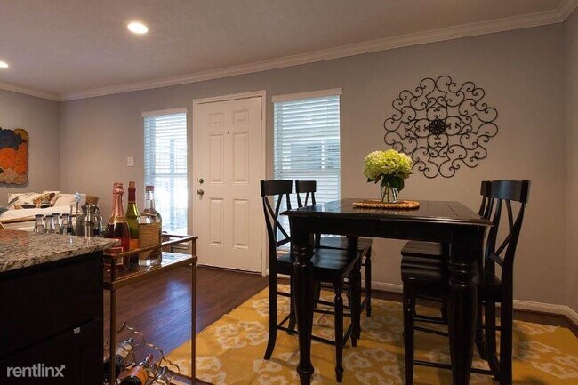 Building Photo - 2 br, 1 bath Townhome - 3202 Rosekemp Ave