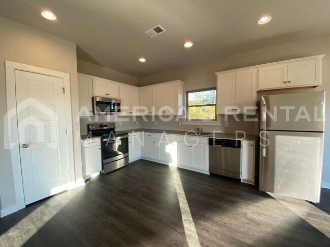 Foto del edificio - Home for Rent in Weaver AL!