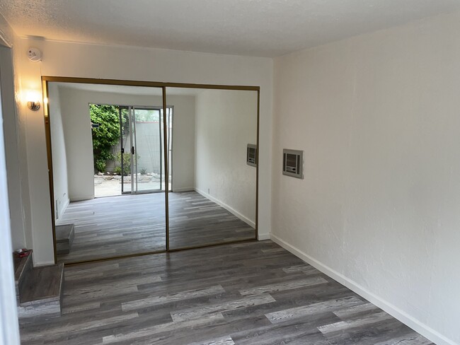 Foto del edificio - 7821 Forsythe St
