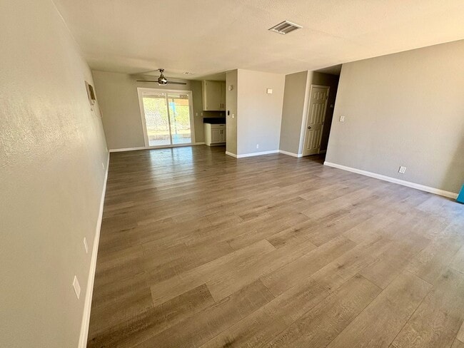 Building Photo - Welcoming 3 Bedroom 1.5 Bathroom Home ** MOVE IN SPECIAL**