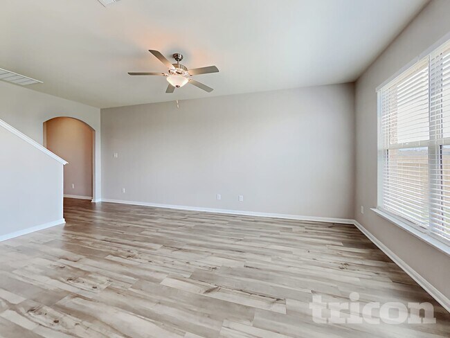 Building Photo - 824 Clark Dr