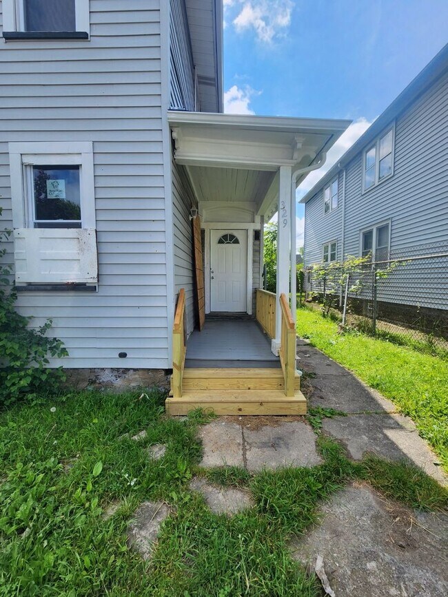 Building Photo - 326 Scio St