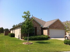 Building Photo - 8127 Robertson Dr