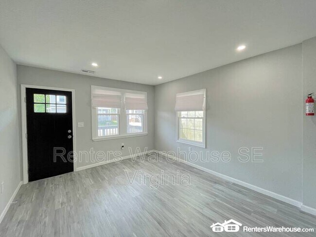 Building Photo - 543 Shell Rd