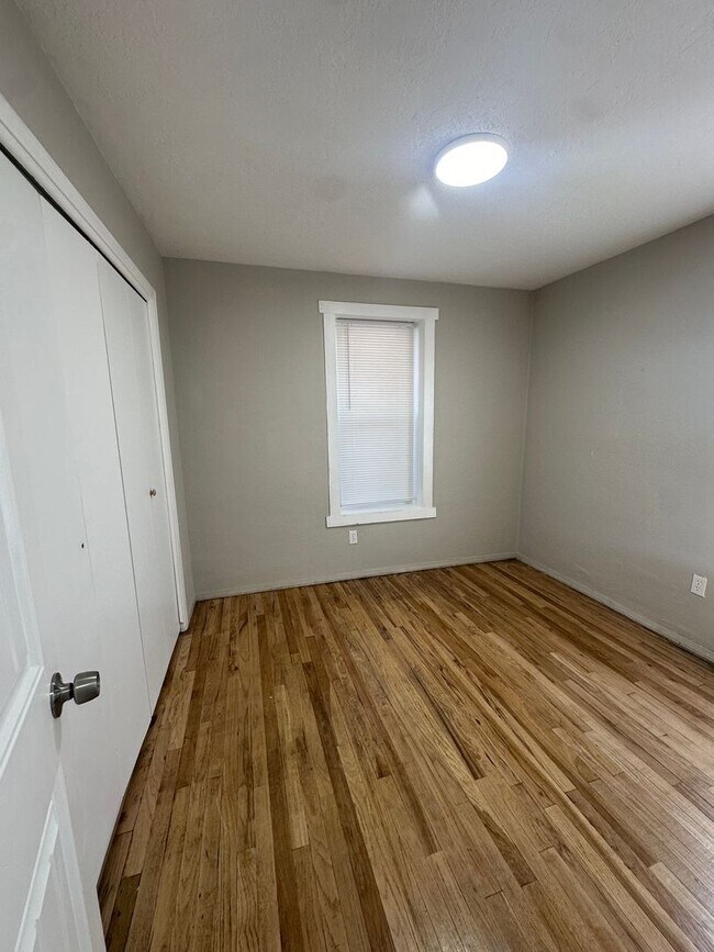 Foto del edificio - 3 bedroom 1 bath house