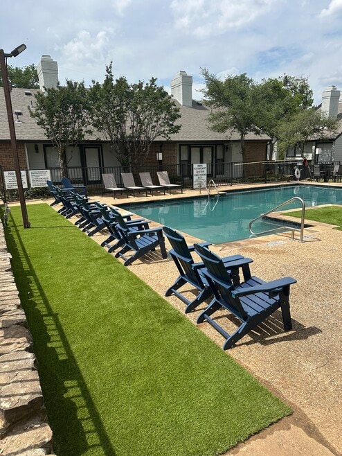 Building Photo - Woodbridge Townhomes