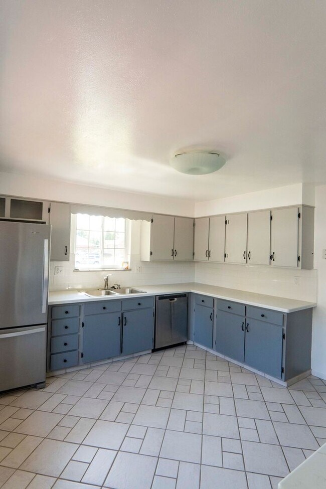 Foto del edificio - Spacious 3BR Duplex in Lakewood