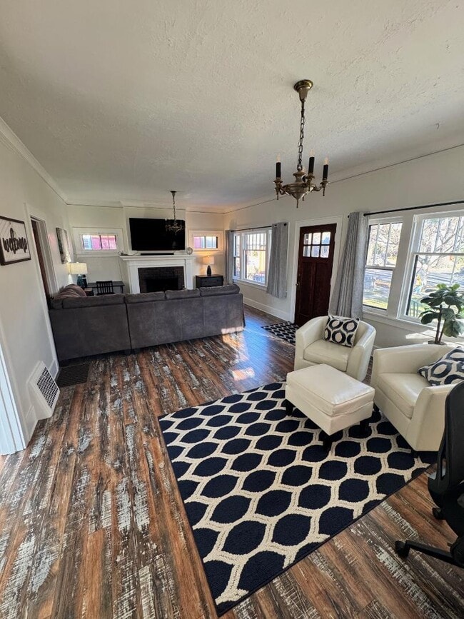 Building Photo - 2201 W State St