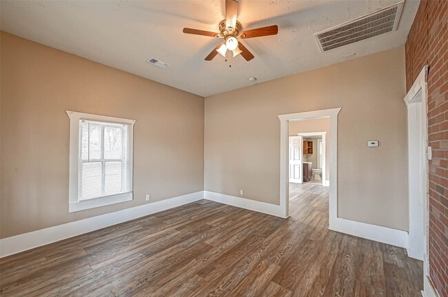 Building Photo - 406 Woodward St