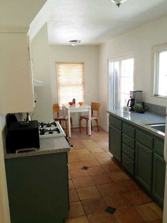 Building Photo - 3219 Hollydale Dr